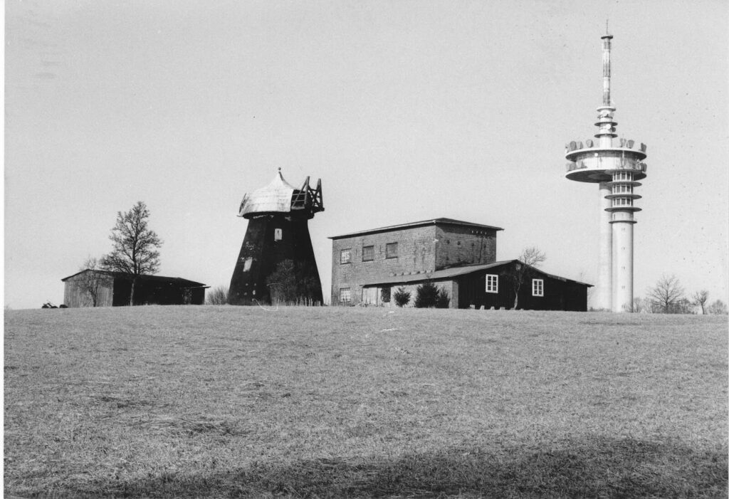 Wardboehmen-Wind-und Motormuehle-Muehle-Hans-Roeper-4