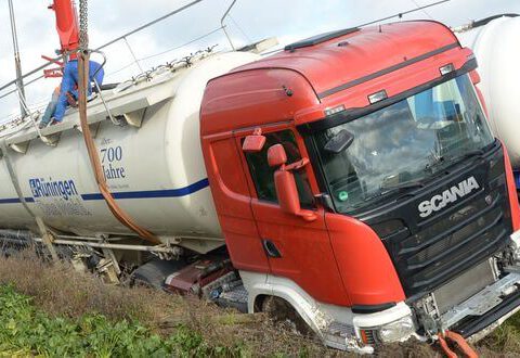 unfall-in-lueneburg-mehlbeck-40-tonner-mehlsilo